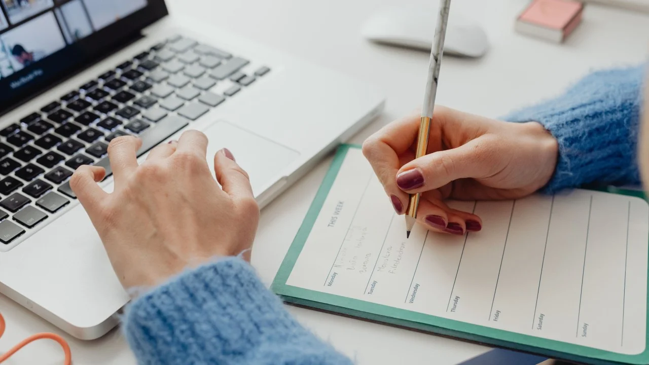 Δεν έχω χρόνο για social media – Το πραγματικό πρόβλημα και η λύση για τις επιχειρήσεις